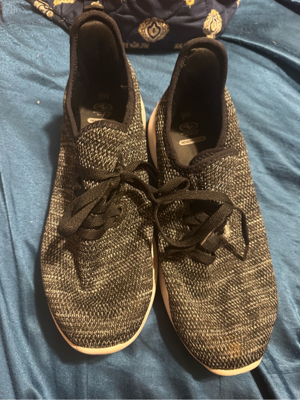 Women’s Size 9 Athletic Works Men's Black and Gray Knit Athletic Shoes